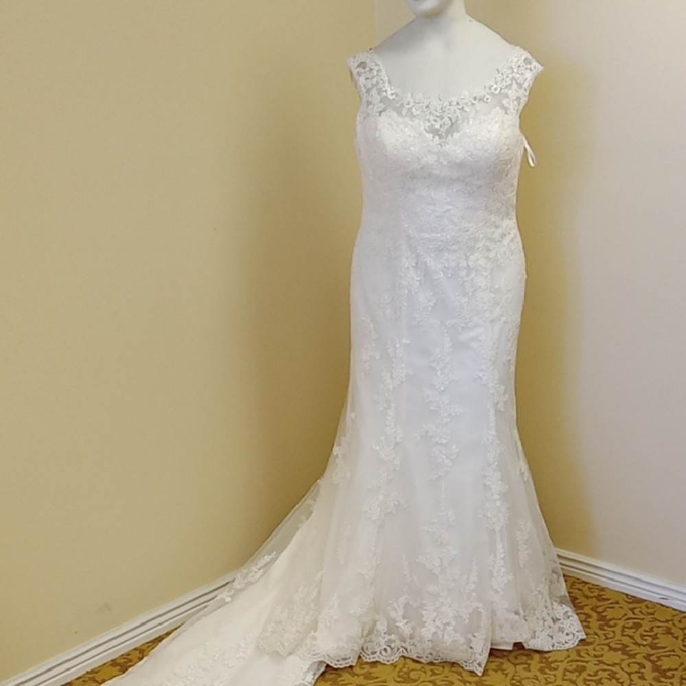 Elegant White Lace Wedding Dress
